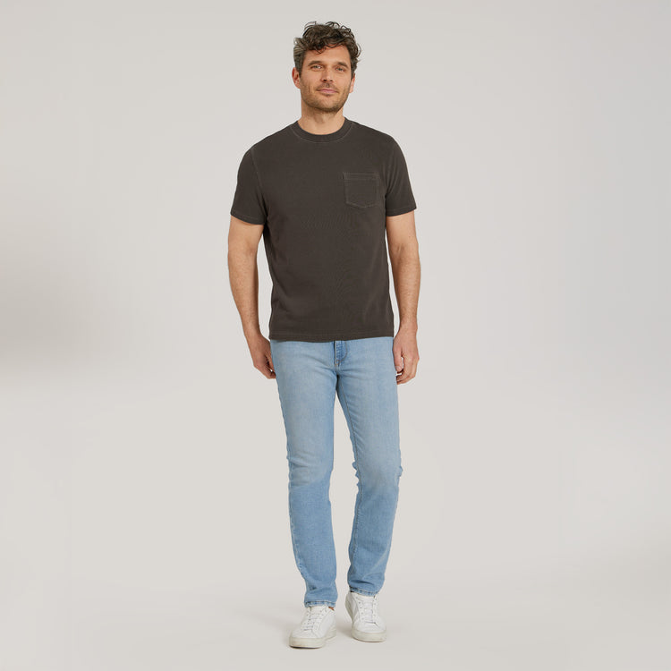 Men wearing Musgo oscuro vintage Cotton Jersey One Pocket Tee