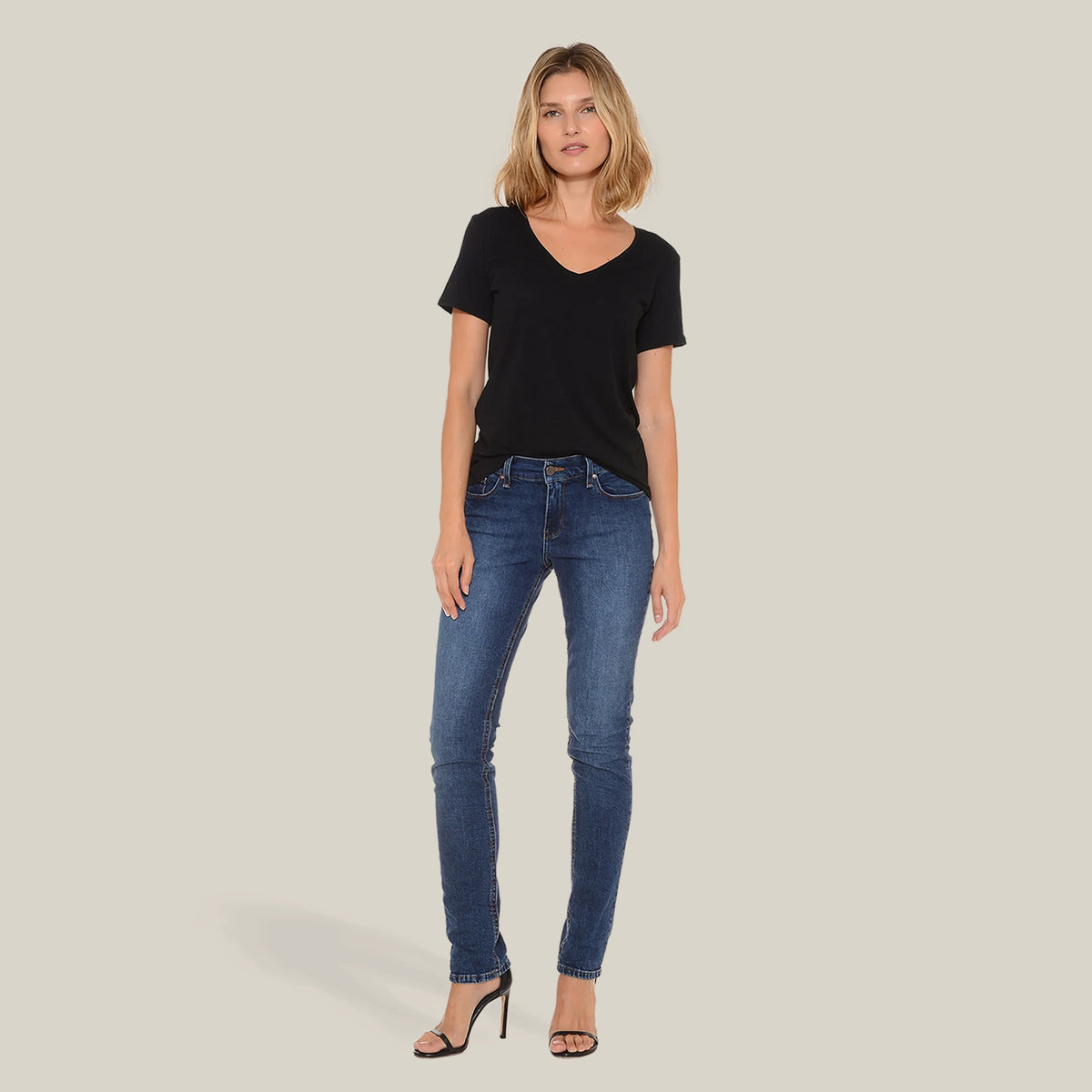 Women wearing Azul oscuro/medio Slim Straight Ridge Jeans