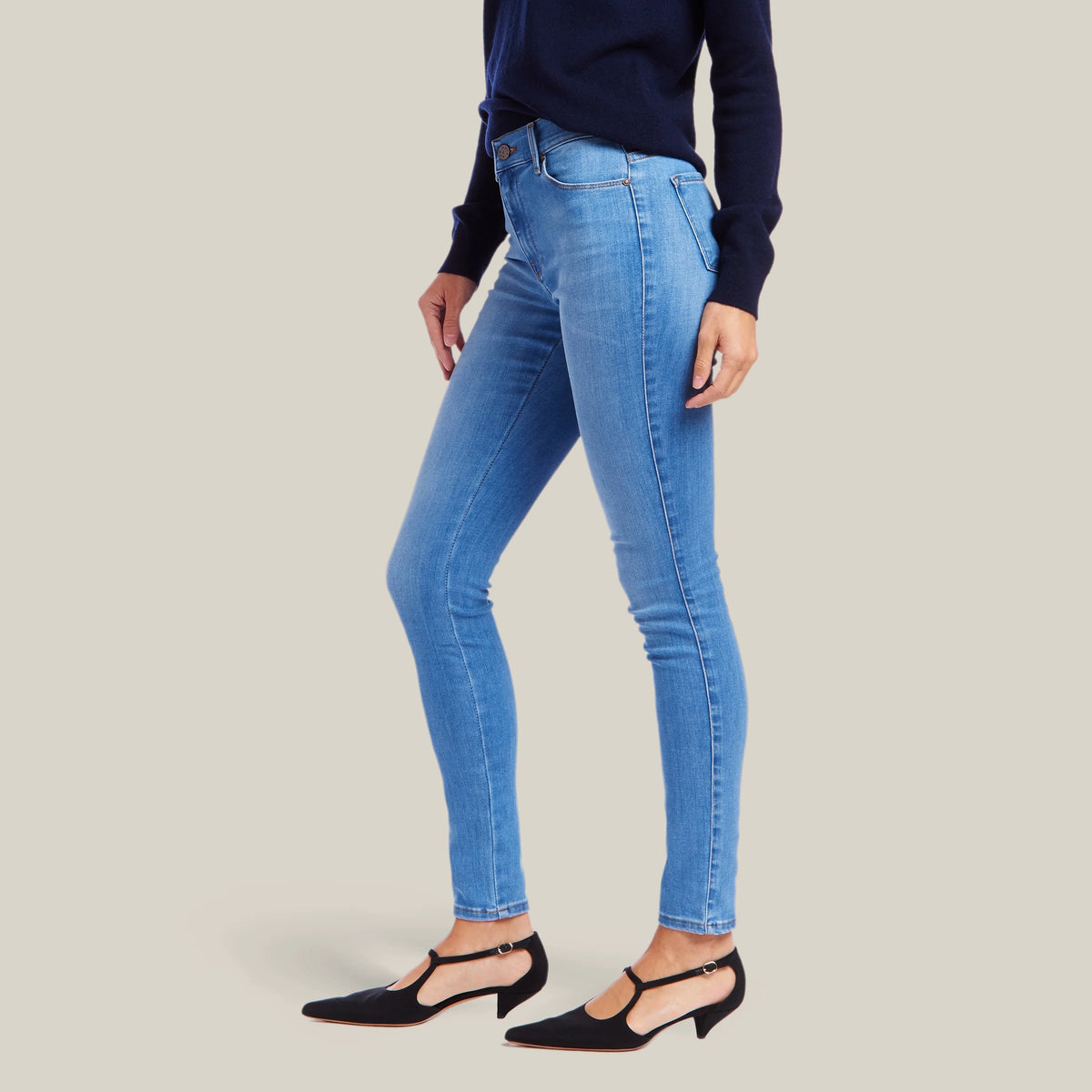 Women wearing Azul claro High Rise Skinny Jane Jeans