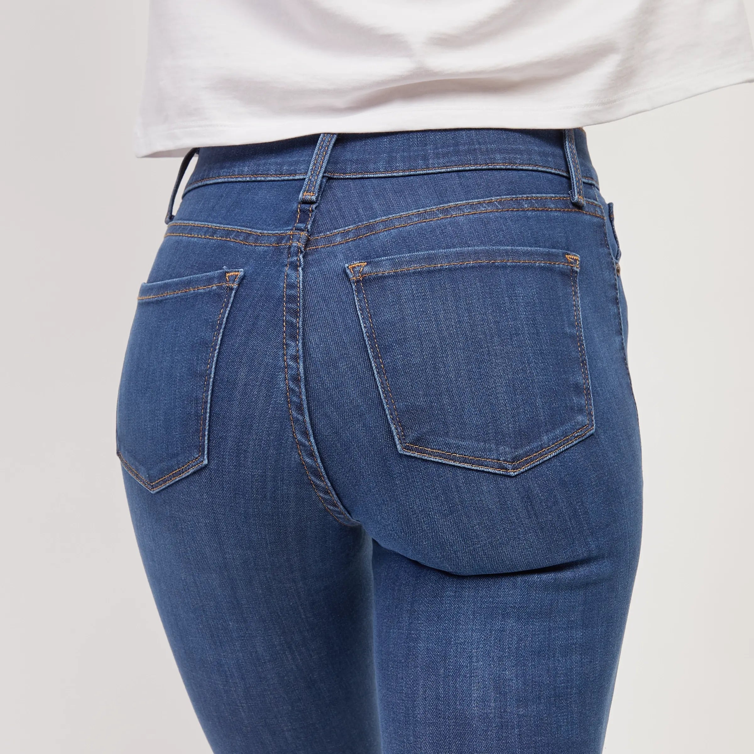 Women wearing Bleu Médium High Rise Skinny Jane Jeans