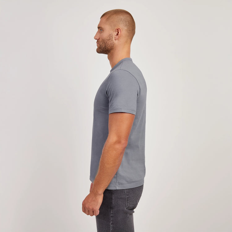 Men wearing Gris azul Classic Crew Driggs Tee