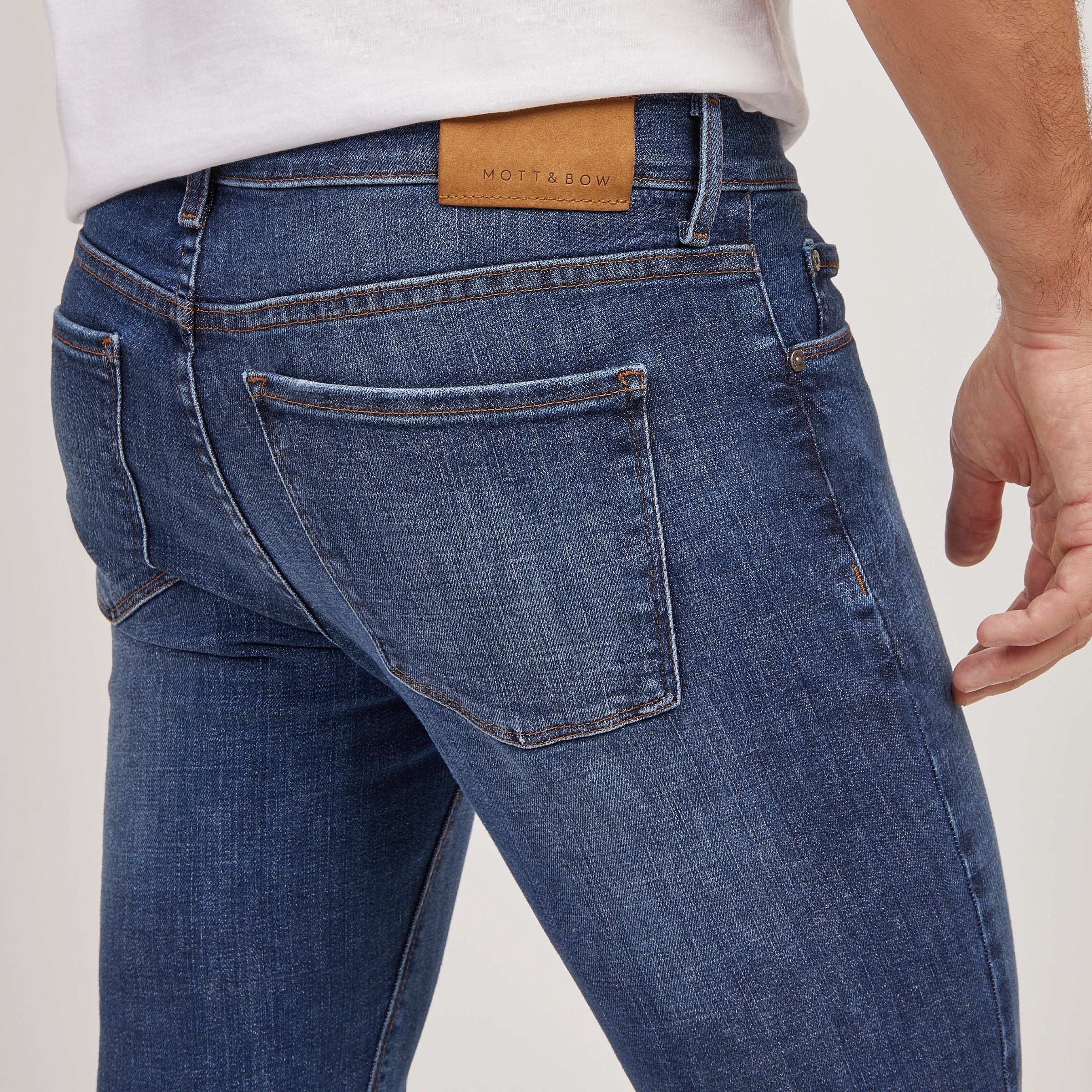 Men wearing Azul medio/claro Slim Wooster Jeans