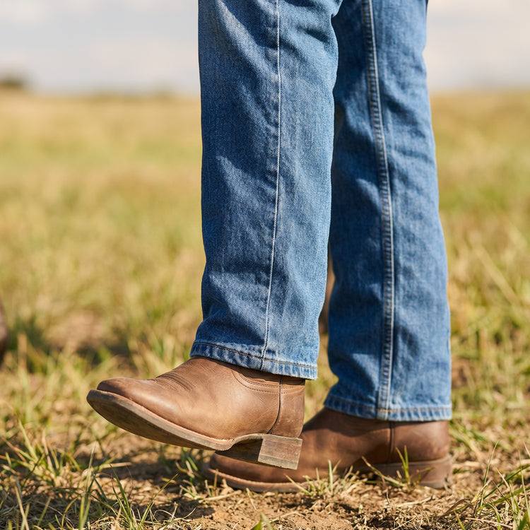 Men wearing Bleu clair/Médium Straight Wooster Jeans