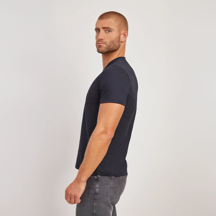 Men wearing Azul marino Classic V-Neck Driggs Tee