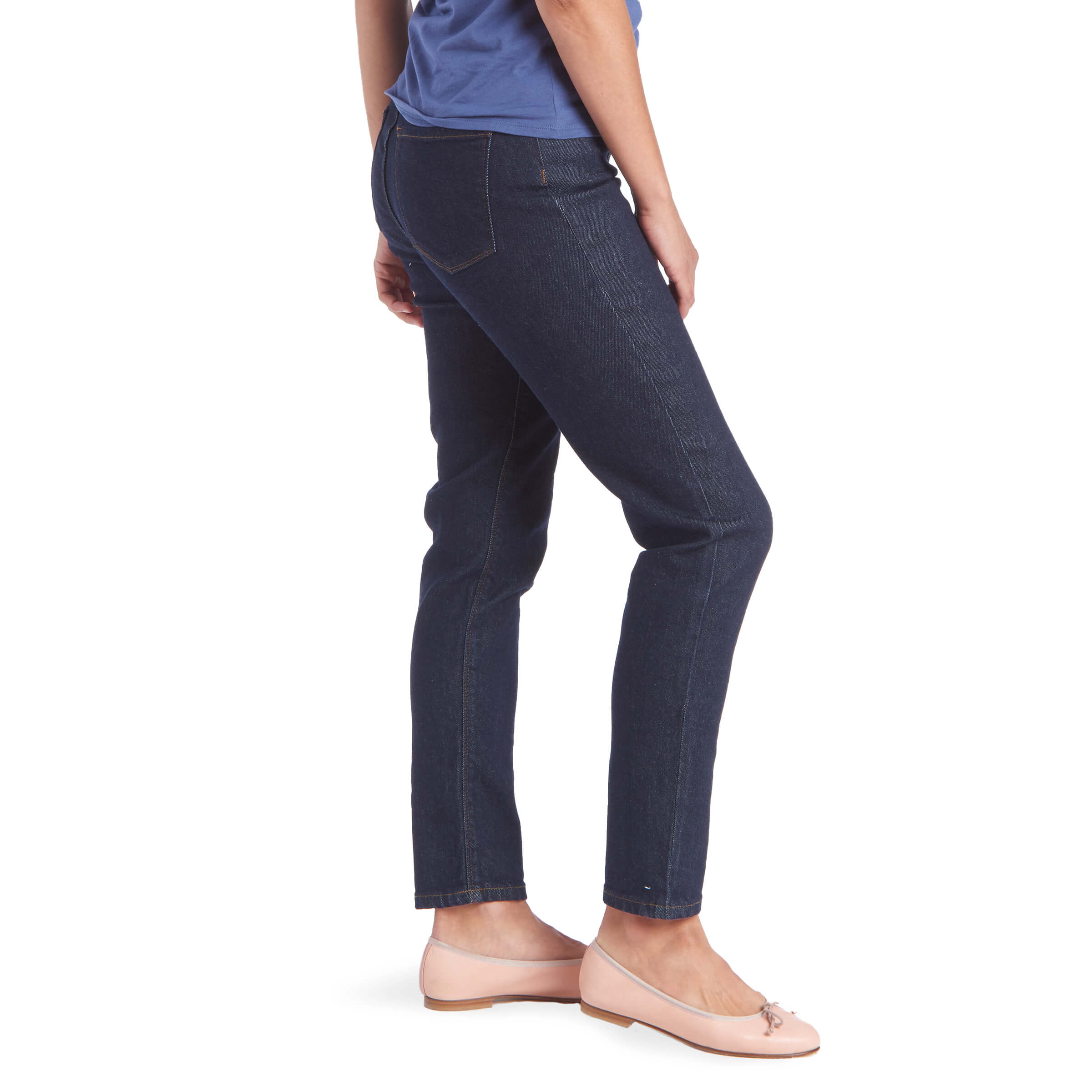 Women wearing Azul oscuro High Rise Mom Grand Jeans
