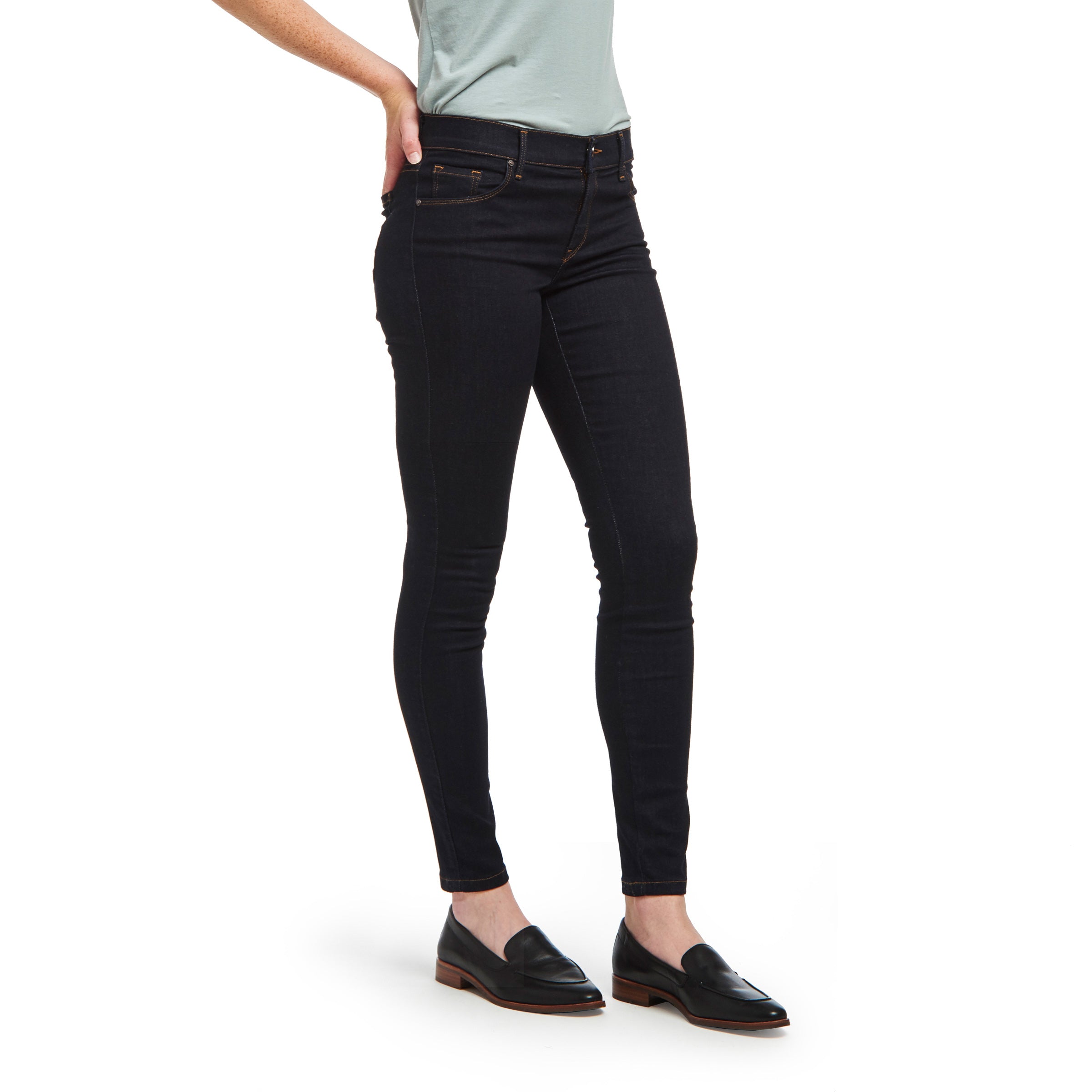 Women wearing Bleu Foncé Mid Rise Skinny Moore Jeans
