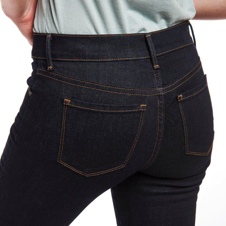 Women wearing Bleu Foncé Mid Rise Skinny Moore Jeans