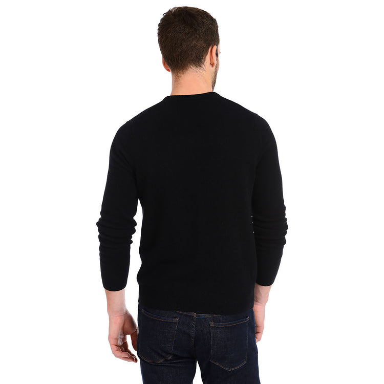Men wearing Black Classic Cashmere Crew Bergen Sweater