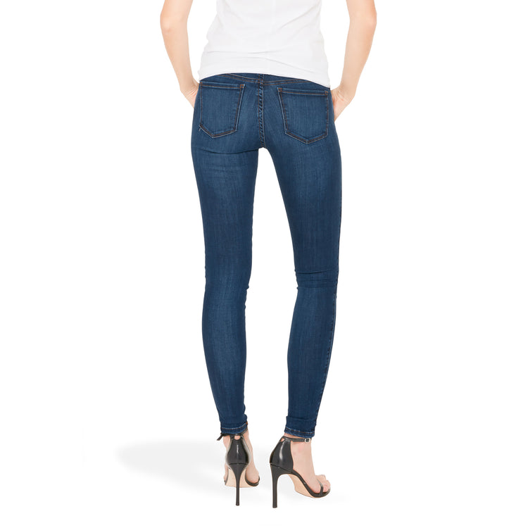 Women wearing Bleu Médium Mid Rise Skinny Jane Jeans